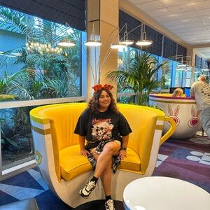 Meet your Posher, Elena